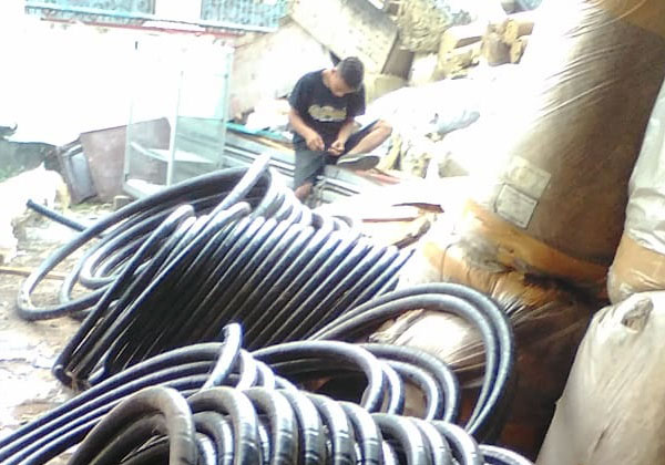 Barang dan Kabel Bekas Bongkaran dan Sisa Proyek